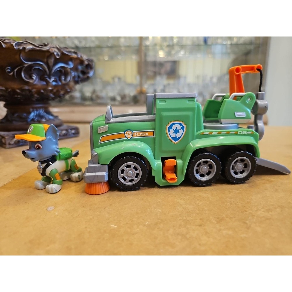 PAW Patrol Rocky's Ultimate Rescue Green Recycling Truck Toy with Moving Crane